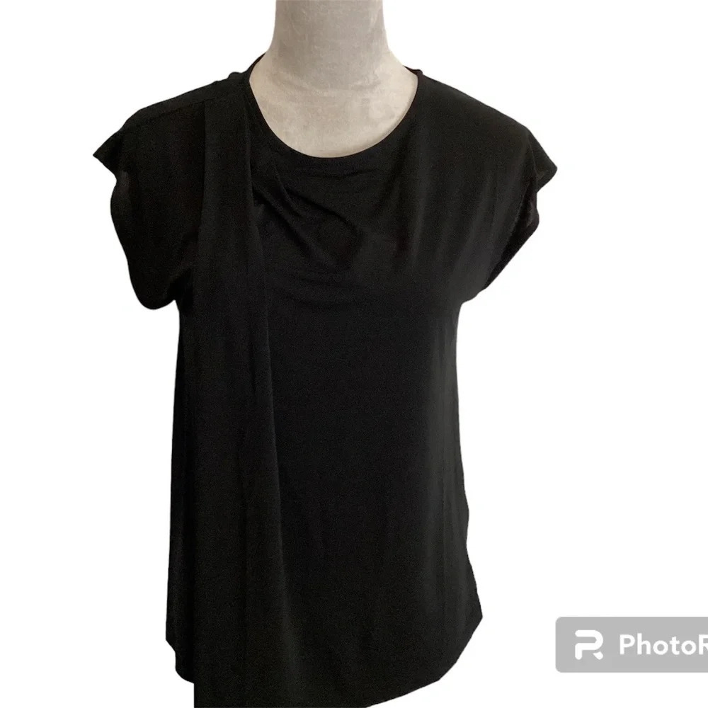 Banana Republic size XS pullover top black cap sleeves pleated details staple